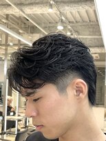 フィフスパーク(fifth PARK)&nbsp;渋谷フェザーパーマfifthセンターパートメンズパーマ毛流れ色気