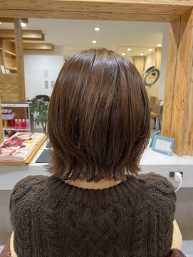 アドラーブル 駅南店(adorable) 【10代20代】【切りっぱなしボブ】【外ハネスタイル】