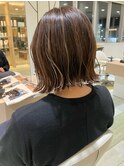 外ハネハイライトヘア