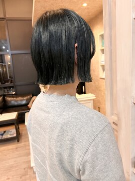 キャアリー(Caary) 福山人気Caary 切りっぱなしあごラインボブ透明感ブルーブラック