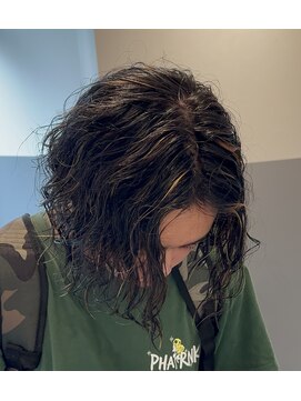 ノイセル 西本町(Noisyle) マンバンツイストスパイラルハイライトメンズパーマ