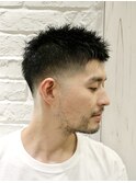 黒髪スパイキースキンフェードメンズ清潔感バーバースタイル