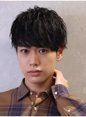 黒髪マッシュ束感ツーブロックスーツビジネス学生ヘア