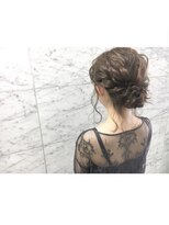 ティル(till)&nbsp;【till_emi】ルーズアップアレンジ