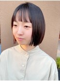 スタイリング簡単人気ヘアーの切りっぱなしボブ/ぱっつん前髪