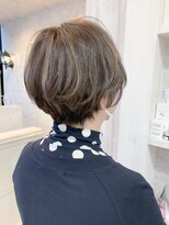 キャアリー(Caary)&nbsp;福山市美容室Caary人気細めハイライトひし形ショートボブ