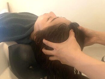 マカロ ヘア アトリエ(macaro hair atelier)の写真/【育毛促進MONNALI取扱店】予防にも効果的◎ヘッドスパで頭皮環境へアプローチ！