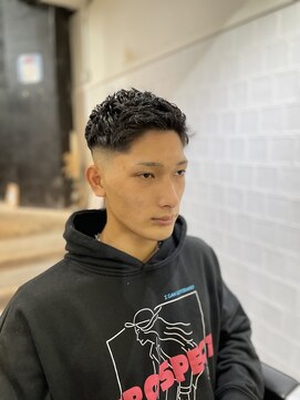 メリケンバーバーショップ フクオカ(MERICAN BARBERSHOP FUK) さわやかメンズスキンフェードかきあげパーマ