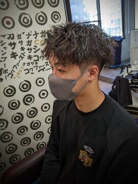 コワファーストナガサキシャンプーボーイ(COIFF1RST NAGASAKI SHAMPOO BOY) ショートアップバング×ツイストスパイラルパーマ