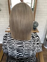 ライフ 忍ケ丘店(Lyfe)&nbsp;ハニーブロンド_ペールベージュ外ハネボブ切りっぱなしボブ_212