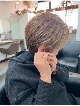 ゲイン(Gain) ショートカット×白髪ぼかし/ハイライト/ケアブリーチ