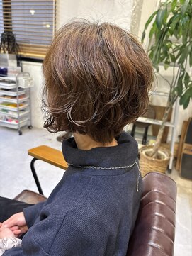 チリンバイロストシティー(Chillin by LOSTCITY) ショートボブ　パーマスタイル