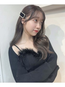 レイラバイアフロート 吉祥寺(Lila by afloat) ロングレイヤー/顔まわりカット/おくれ毛/グレージュ/レイヤー