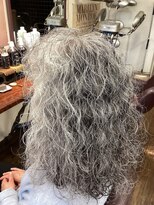 サロン ド アイ ソレイユ(Salon de i Soleil) グレーヘアーのロングパーマスタイル!