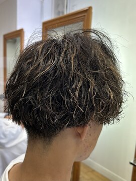 ヘッズ 本八幡店(HEADS) MEN'S HAIR  センターパート　ツイストスパイラル　コンマヘア
