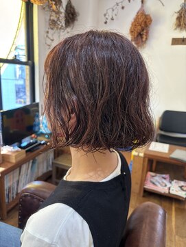 ロウスリー(Lowsly) クセを活かしたウェーブボブ