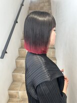 バズ(BUZZ) ボブ×ブラック×レッドのグラデーション★秋山