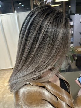 メリー オオサカ(Merly Osaka) 心斎橋/バレイヤージュ/レイヤーカット/海外レイヤー