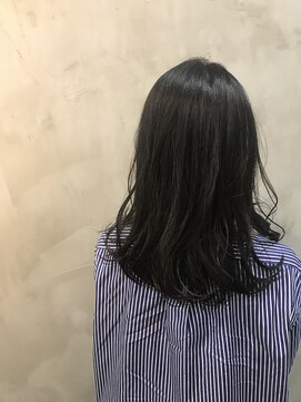 ルッカ(Rucca) ブルーブラック×ミディアム