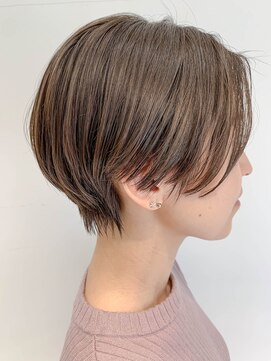 テトヘアー(teto hair) ハンサムショート、アッシュブラウン、前下がりショート