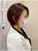 艶々ピンクカラーの丸みショートボブ