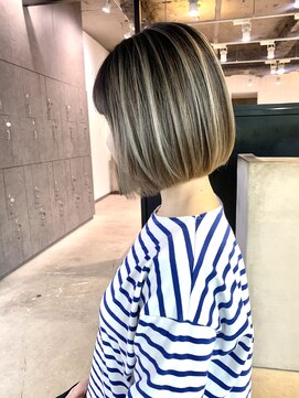 ビビッド(vivid) まとまるボブバレイヤージュエアタッチハイライト