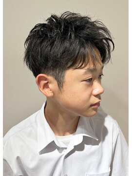 アワーズ(Ours) 刈り上げアップバングショート/ツーブロック/黒髪