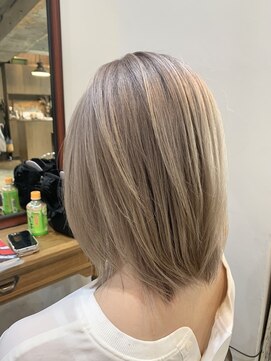 イスタ(isuta) ホワイトベージュ☆