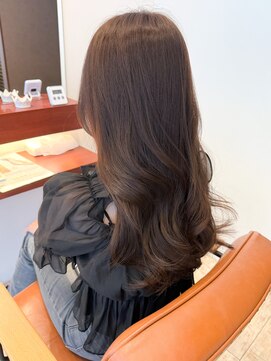 マーリャヘアー(mallia hair) やわらかい質感のウェーブ×艶カラー