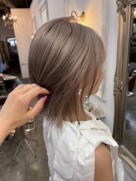 フルアヘッド(FULL A HEAD) ワンブリーチで叶うミルクティーベージュ