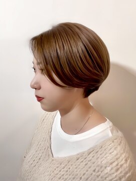 横顔まできれいな耳かけ美シルエットショート