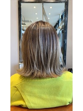 クルニエ(crenier) crenierで作るデザインカラーのパッツンボブ