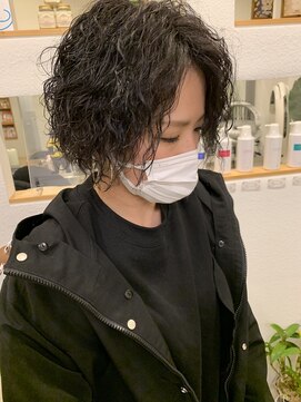 クマ(kuma.) ブルーブラックハードパーマ