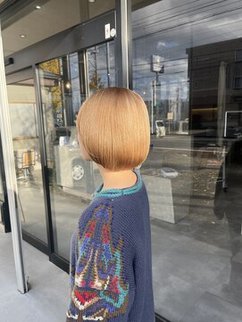 ムード カナザワ(mood kanazawa) ホワイトベージュ　ぱっつんボブ