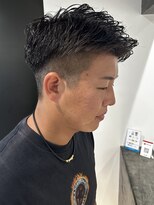 ヒュイル バイ ニアウ(Hwyl by Niau) メンズショートリバースパーマニュアンスパーマ刈り上げ