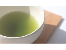 青い角の雰囲気（季節替わりで厳選した日本茶をご提供しております。）