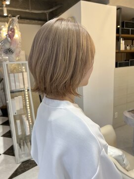 髪屋 紬 ヘーゼルベージュ×レイヤーボブ