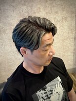 キタセンジュバーバー バイ ティーズ(KITASENJU BARBER by T's) 大人ハイライト センターパート 白髪ぼかしハイライト