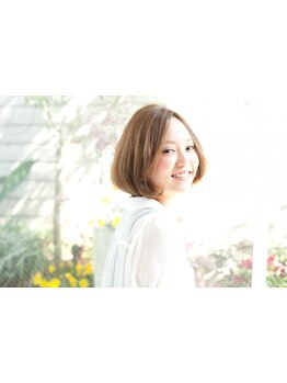 この季節アイロンを使わない自然な柔らかストレートでお手入れ楽々！髪に優しいナチュラルに輝く艶髪に！