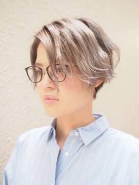 コニ(Coni) ♪百瀬俊幸♪２０代３０代人気前下がりショートボブ