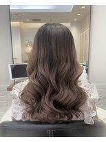 アピッシュ アオヤマ(apish AOYAMA)&nbsp;32ミリのアイロンで巻いたようなコテ巻きパーマ