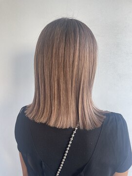 イズ(is.) Wカラー/切りっぱなしボブ