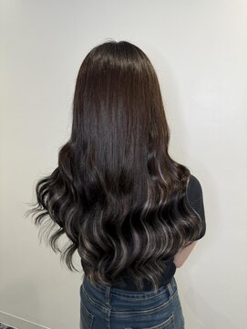 ロサ ファイブヘアー(Rosa..5Hair) ポイントでチラッと！インナーシルバー！
