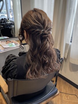 ハイル(KHAIR) ふわふわハーフアップ/金城二千夏