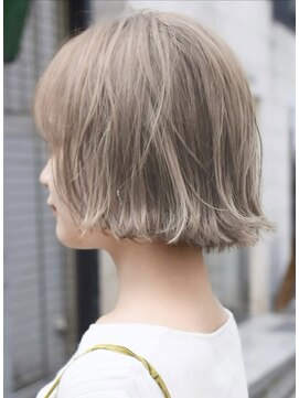 ミエル ヘア 新宿(miel hair) シルバーミルクティー