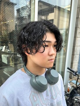 ビンゴ(BINGO) 2126黒髪フェザーパーマセンターパートツイストスパイラルパーマ