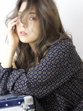 ソース 京都河原町(SOURCE) 艶髪♪くすみベージュ×ナチュラルロング