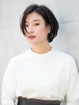 エムクランメイクス 原宿 表参道(m.clan MAKE'S) 大人かわいいセンターパートショート【MAKE'S m.clan 矢沢和也】