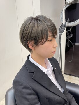 イヴォークトーキョーオーサカ(EVOKE TOKYO osaka) 大人 かっこいい ショート 抜け感 おしゃれ グレージュ カラー