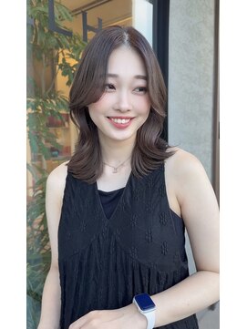 シェルハ(SHELHA) くびれミディアム 韓国風くびれレイヤー 後れ毛 くびれヘアー